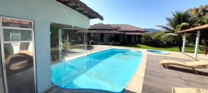 Sitio com casa com 5 suítes , Caxito